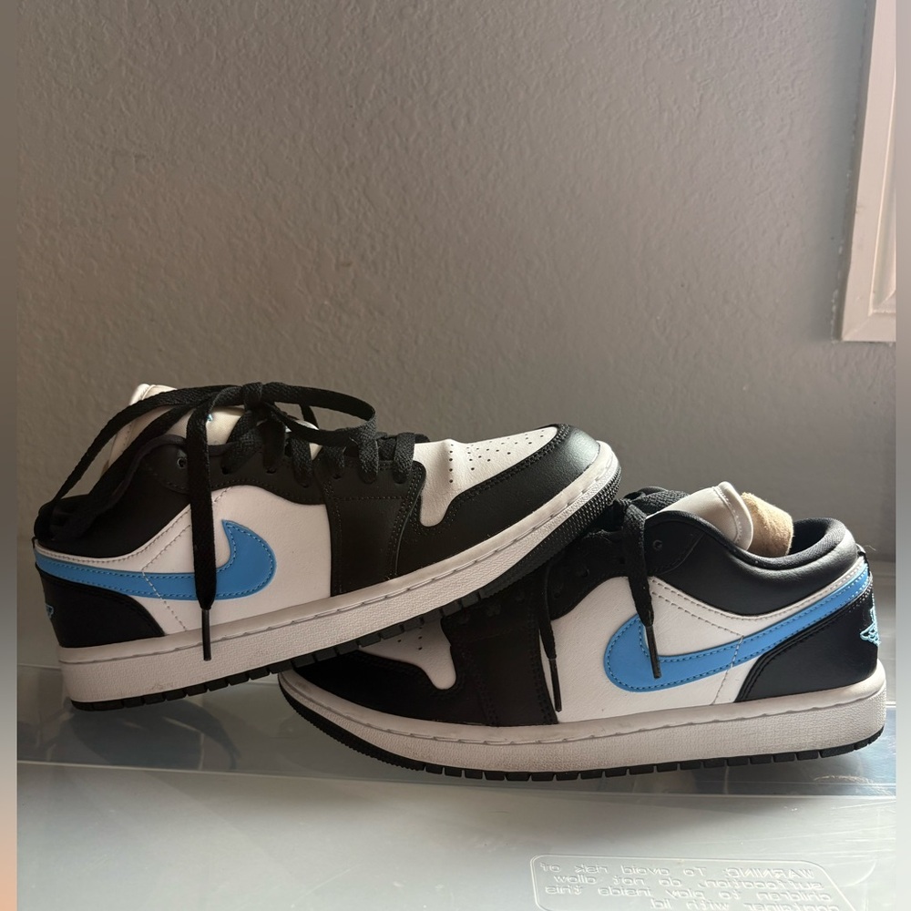Nike Black and Light Blue Low-Top Sneakers